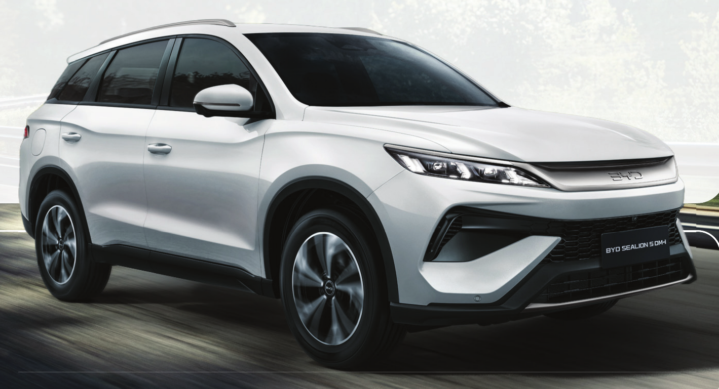 BYD Sealion 5 DM-i nhìn từ góc trước