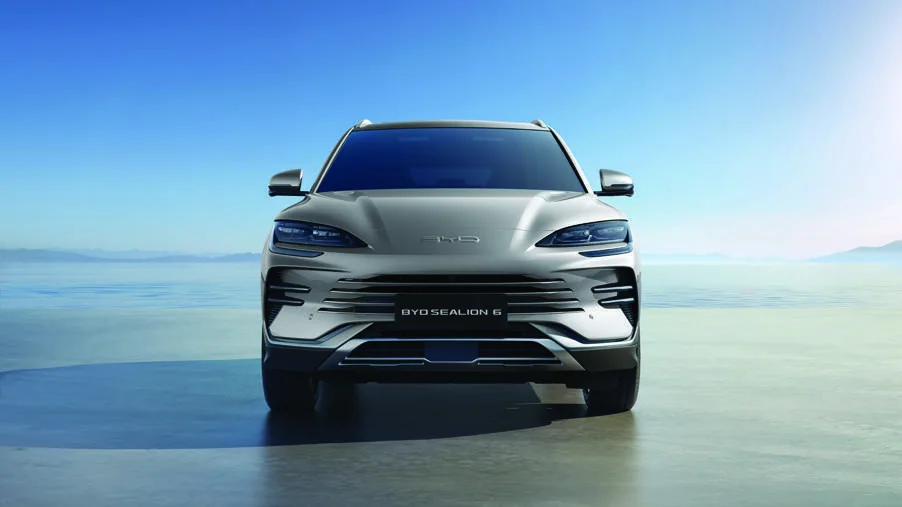 BYD Sealion 6 nhìn thẳng từ phía trước