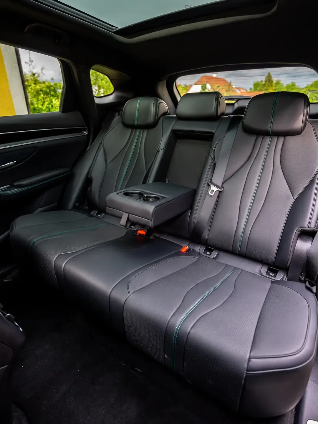 Ghế sau da đen BYD Sealion 6 Premium
