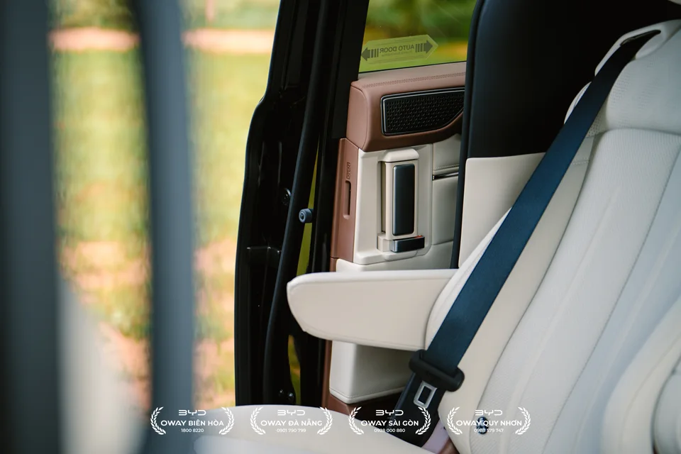 BYD M9 — Dây đai cạnh ghế