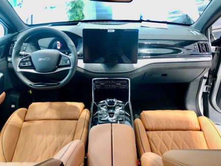 BYD Sealion 8