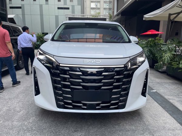 BYD M9