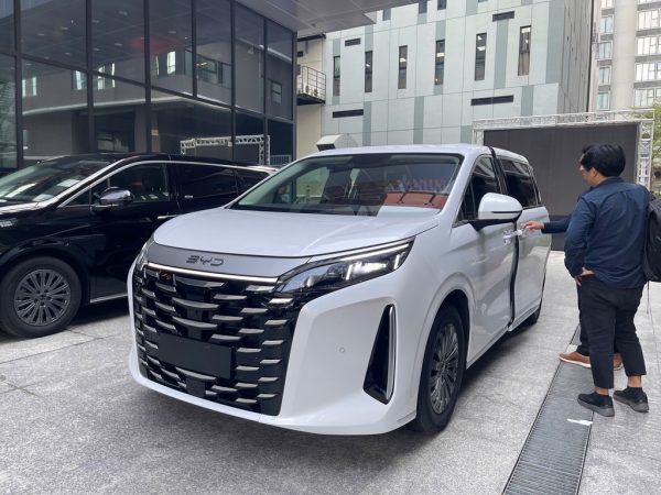 BYD M9