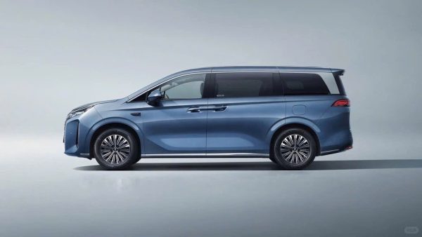BYD M9